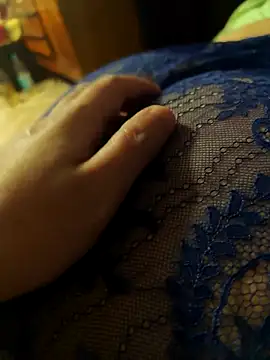 Snapshot of LovlyAnnie chatting on 12-15-25, 05:12 LovlyAnnie online show from 12-15-25, 05:12