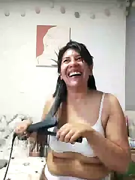 Snapshot of aisha_latina chatting on 12-21-24, 11:45 aisha latina online show from 12-21-24, 11:45