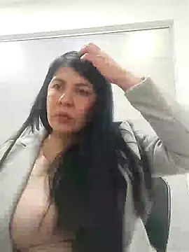 Snapshot of aisha_latina chatting on 01-22-25, 02:56 aisha latina online show from 01-22-25, 02:56