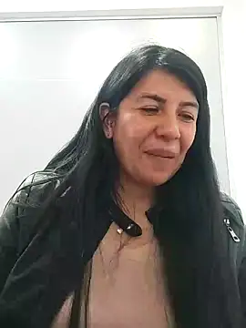 Snapshot of aisha_latina chatting on 01-27-25, 06:52 aisha latina online show from 01-27-25, 06:52