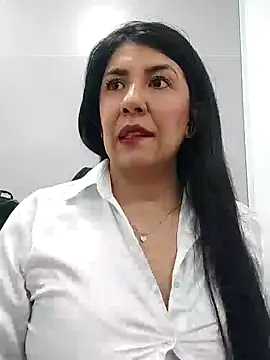 Snapshot of aisha_latina chatting on 01-29-25, 03:26 aisha latina online show from 01-29-25, 03:26