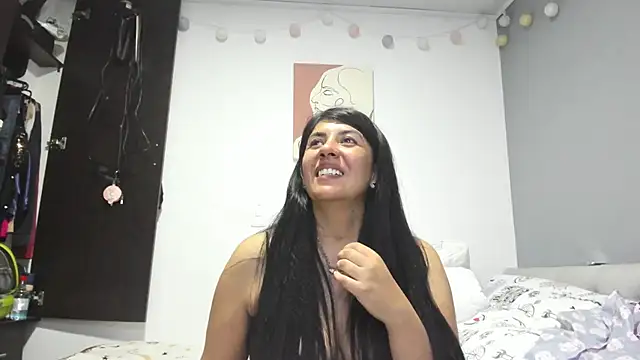 Snapshot of aisha_latina chatting on 02-04-25, 11:38 aisha latina online show from 02-04-25, 11:38