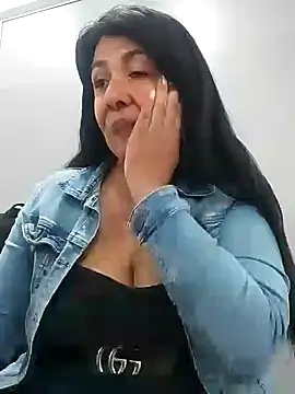 Snapshot of aisha_latina chatting on 02-05-25, 02:16 aisha latina online show from 02-05-25, 02:16