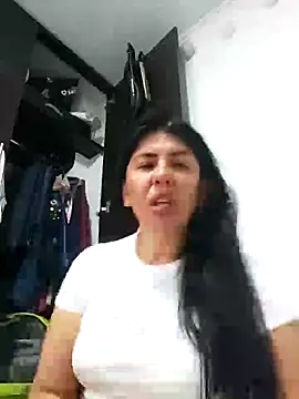 Snapshot of aisha_latina chatting on 02-06-25, 02:37 aisha latina online show from 02-06-25, 02:37