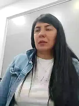 Snapshot of aisha_latina chatting on 02-06-25, 07:18 aisha latina online show from 02-06-25, 07:18