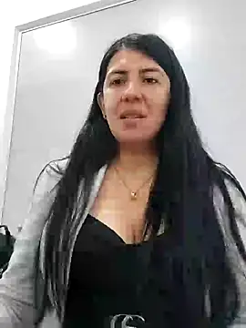 Snapshot of aisha_latina chatting on 02-21-25, 04:37 aisha latina online show from 02-21-25, 04:37