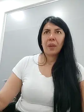 Snapshot of aisha_latina chatting on 02-27-25, 03:59 aisha latina online show from 02-27-25, 03:59