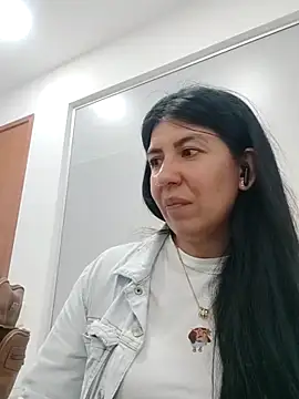 Snapshot of aisha_latina chatting on 02-28-25, 04:10 aisha latina online show from 02-28-25, 04:10