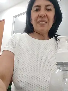 Snapshot of aisha_latina chatting on 03-06-25, 05:33 aisha latina online show from 03-06-25, 05:33