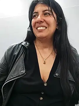 Snapshot of aisha_latina chatting on 03-13-25, 07:50 aisha latina online show from 03-13-25, 07:50