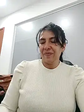 Snapshot of aisha_latina chatting on 03-20-25, 06:31 aisha latina online show from 03-20-25, 06:31