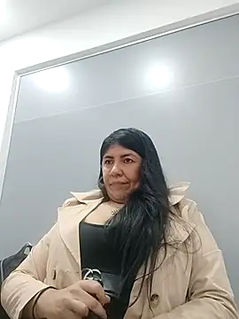 Snapshot of aisha_latina chatting on 03-21-25, 02:40 aisha latina online show from 03-21-25, 02:40