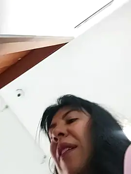 Snapshot of aisha_latina chatting on 09-09-25, 03:22 aisha latina online show from 09-09-25, 03:22