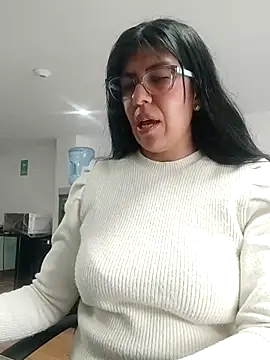 Snapshot of aisha_latina chatting on 10-14-25, 02:07 aisha latina online show from 10-14-25, 02:07