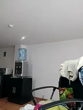 Snapshot of aisha_latina chatting on 10-15-25, 05:24 aisha latina online show from 10-15-25, 05:24