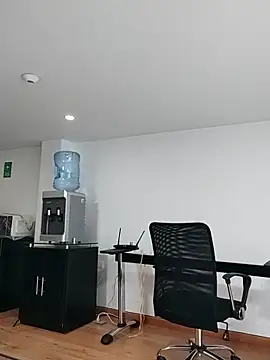 Snapshot of aisha_latina chatting on 10-23-25, 04:06 aisha latina online show from 10-23-25, 04:06