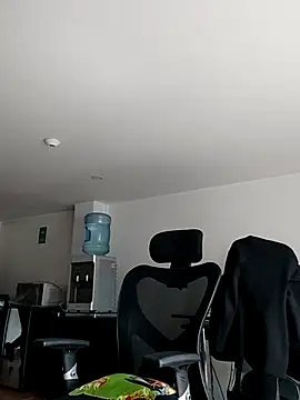 Snapshot of aisha_latina chatting on 11-12-25, 02:50 aisha latina online show from 11-12-25, 02:50