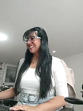 Snapshot of aisha_latina chatting on 11-14-25, 03:44 aisha latina online show from 11-14-25, 03:44