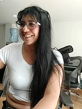 Snapshot of aisha_latina chatting on 11-21-25, 02:49 aisha latina online show from 11-21-25, 02:49