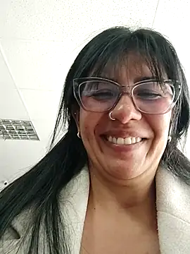 Snapshot of aisha_latina chatting on 11-28-25, 04:42 aisha latina online show from 11-28-25, 04:42