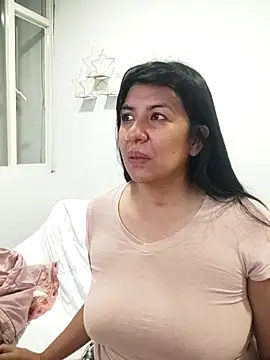 Snapshot of aisha_latina chatting on 02-17-26, 01:29 aisha latina online show from 02-17-26, 01:29