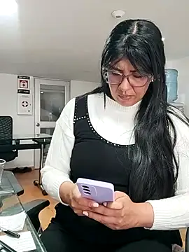 Snapshot of aisha_latina chatting on 03-10-26, 03:28 aisha latina online show from 03-10-26, 03:28