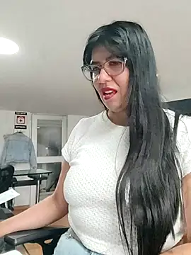 Snapshot of aisha_latina chatting on 03-24-26, 03:28 aisha latina online show from 03-24-26, 03:28