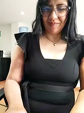 aisha latina online show from 05-06-26, 02:44