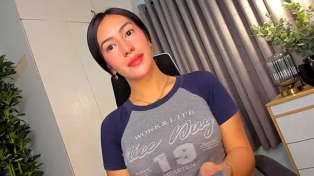 Jasmine Elcock online show from 04-14-26, 02:01