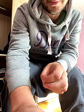 Snapshot of Taxidriver1988 chatting on 09-29-25, 12:54 Taxidriver1988 online show from 09-29-25, 12:54