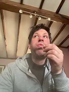 Snapshot of Taxidriver1988 chatting on 03-17-26, 03:26 Taxidriver1988 online show from 03-17-26, 03:26