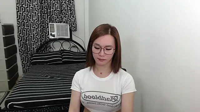 Snapshot of AmazingLuchie chatting on 03-05-25, 05:40 AmazingLuchie online show from 03-05-25, 05:40