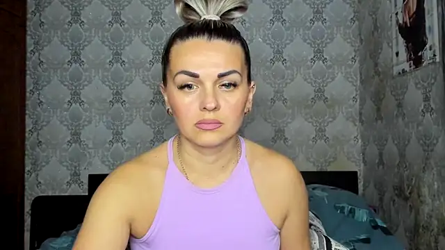 NicoletMoore online show from 12-15-25, 08:13