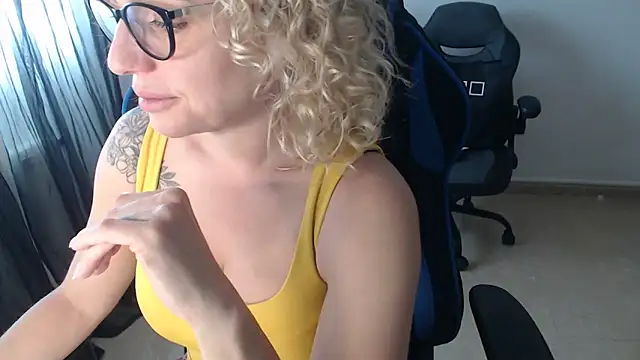 LARACRUZ30 online show from 04-29-26, 02:21