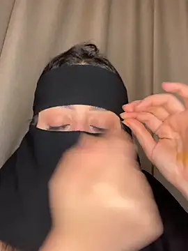 Snapshot of arabiaAna chatting on 12-21-25, 10:28 arabiaAna online show from 12-21-25, 10:28