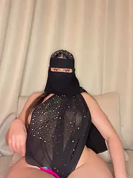 Snapshot of arabiaAna chatting on 12-22-25, 11:35 arabiaAna online show from 12-22-25, 11:35