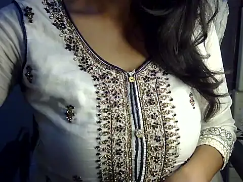 Snapshot of SiaraSiyA chatting on 05-13-26, 05:21 SiaraSiyA online show from 05-13-26, 05:21