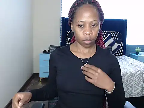 QUEENMANDYY online show from 06-18-26, 09:25