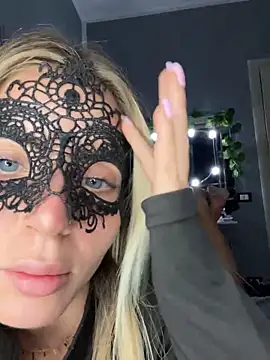 Snapshot of Alba_bianca chatting on 01-02-25, 07:01 Alba bianca online show from 01-02-25, 07:01