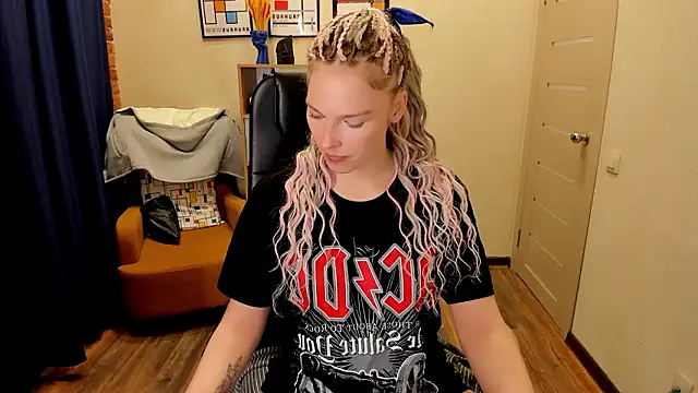 Snapshot of _fiona_Love chatting on 03-05-26, 08:16 fiona Love online show from 03-05-26, 08:16