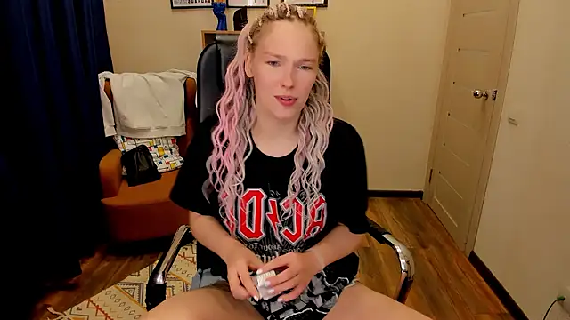 Snapshot of _fiona_Love chatting on 03-16-26, 08:13 fiona Love online show from 03-16-26, 08:13