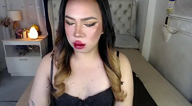 Snapshot of RebecaNextToYou chatting on 12-14-24, 04:09 RebecaNextToYou online show from 12-14-24, 04:09