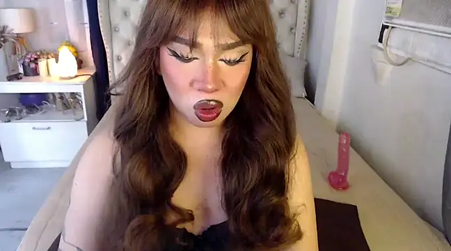 Snapshot of RebecaNextToYou chatting on 12-19-24, 08:34 RebecaNextToYou online show from 12-19-24, 08:34