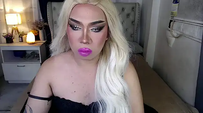 Snapshot of RebecaNextToYou chatting on 01-14-25, 04:50 RebecaNextToYou online show from 01-14-25, 04:50