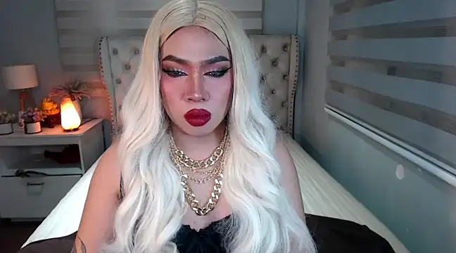 Snapshot of RebecaNextToYou chatting on 02-05-25, 08:25 RebecaNextToYou online show from 02-05-25, 08:25