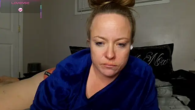 julimonroe online show from 12-15-25, 03:11