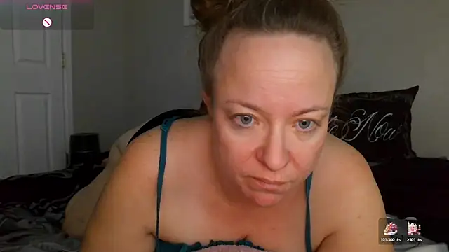 julimonroe online show from 12-18-25, 10:43