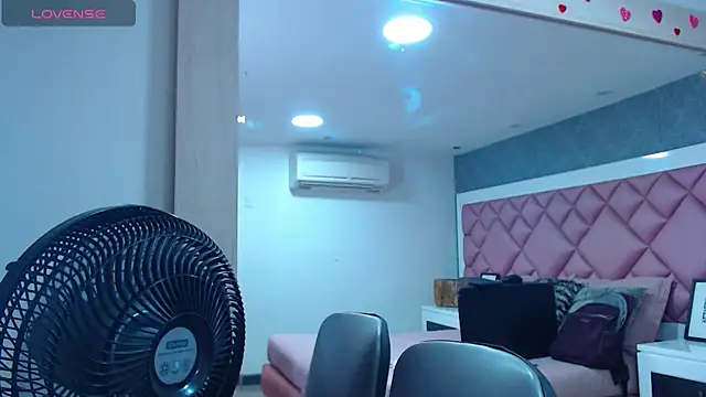 DanielaDuff online show from 10-28-25, 07:49