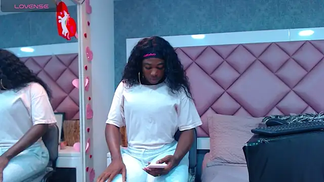 DanielaDuff online show from 11-01-25, 05:48