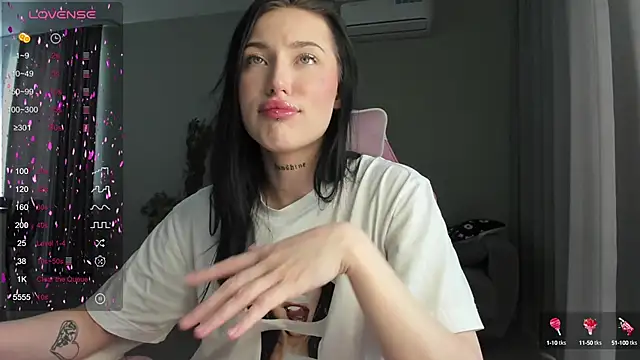 JenniferQueen11 online show from 02-15-25, 08:11